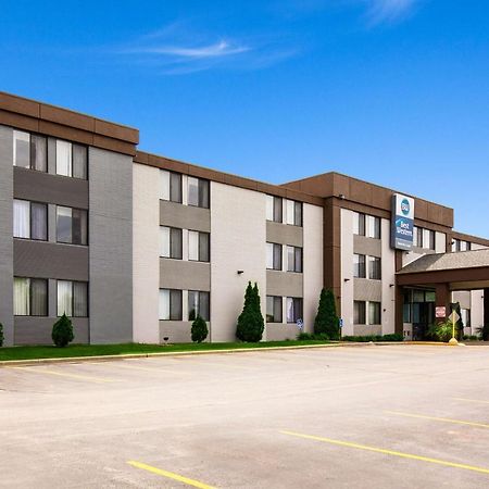 Best Western Waukesha Grand Pewaukee Exterior photo
