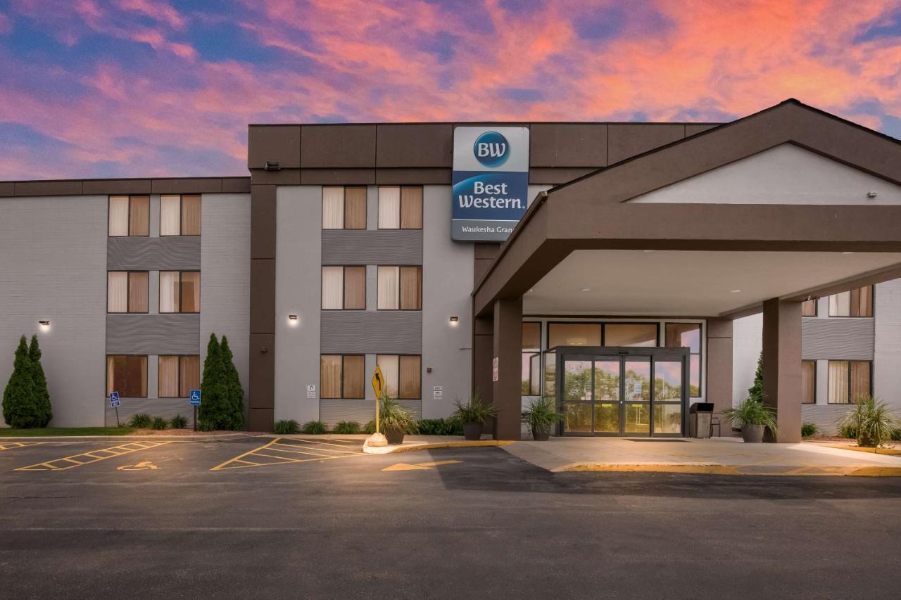 Best Western Waukesha Grand Hotel Pewaukee Exterior photo