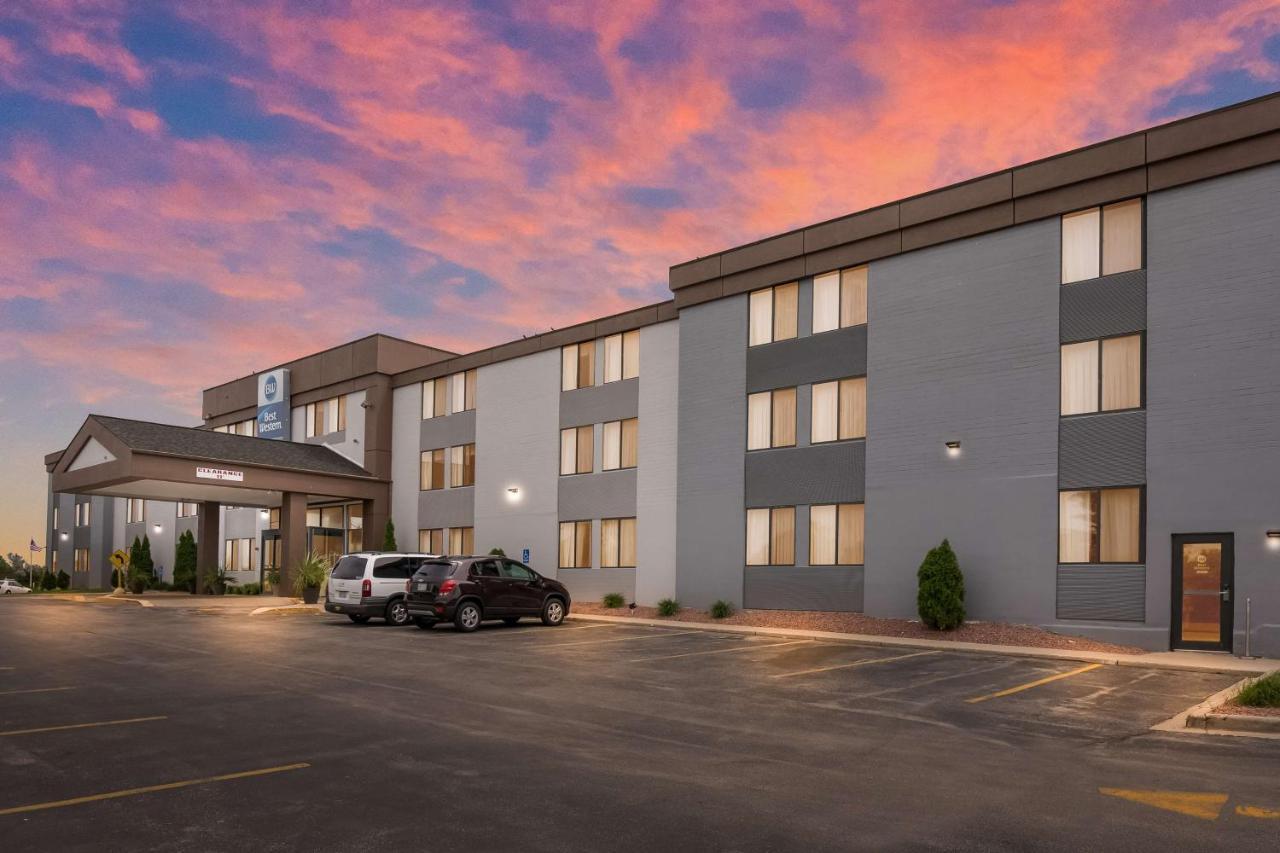 Best Western Waukesha Grand Hotel Pewaukee Exterior photo