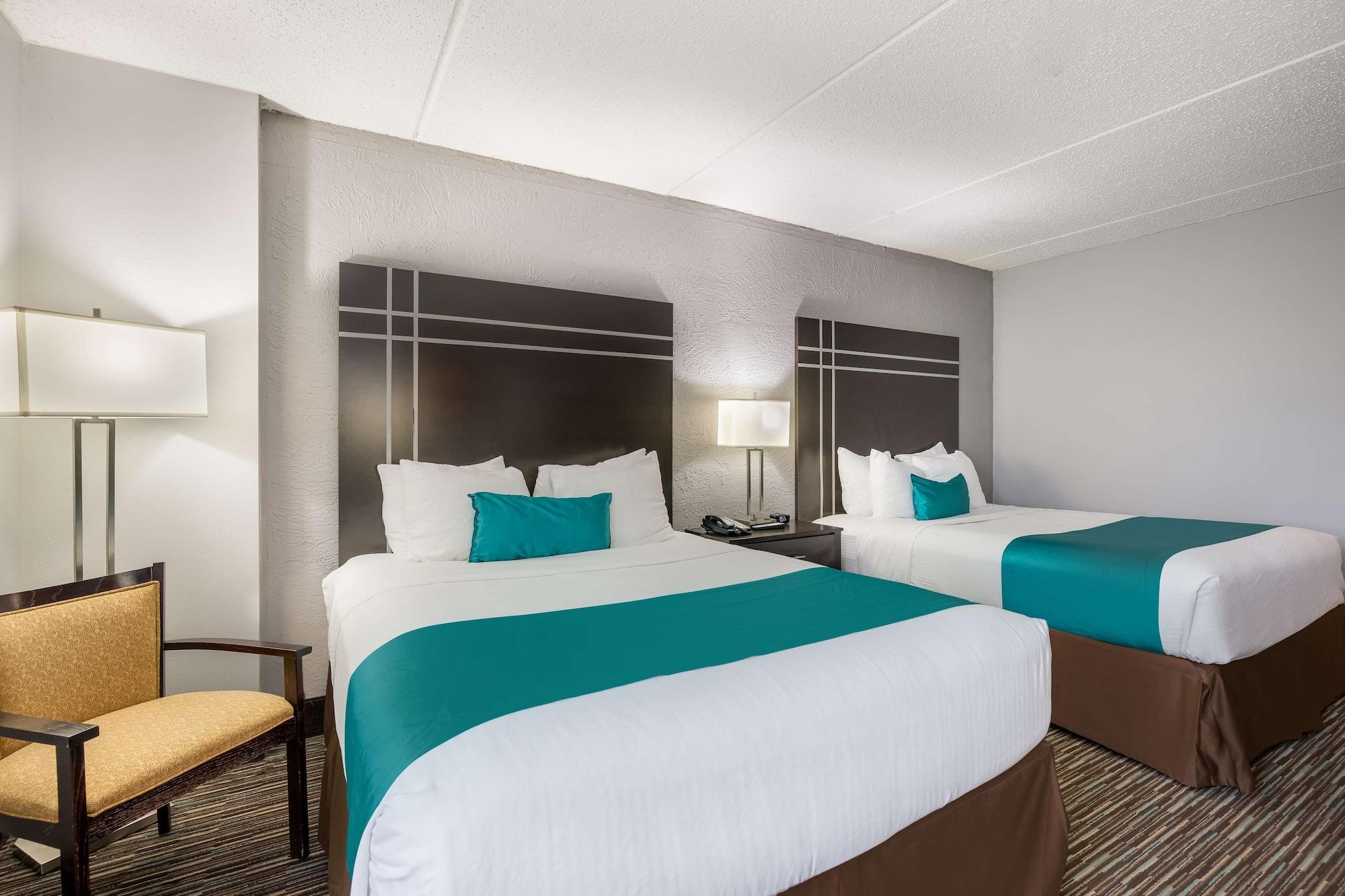 Best Western Waukesha Grand Pewaukee Exterior photo