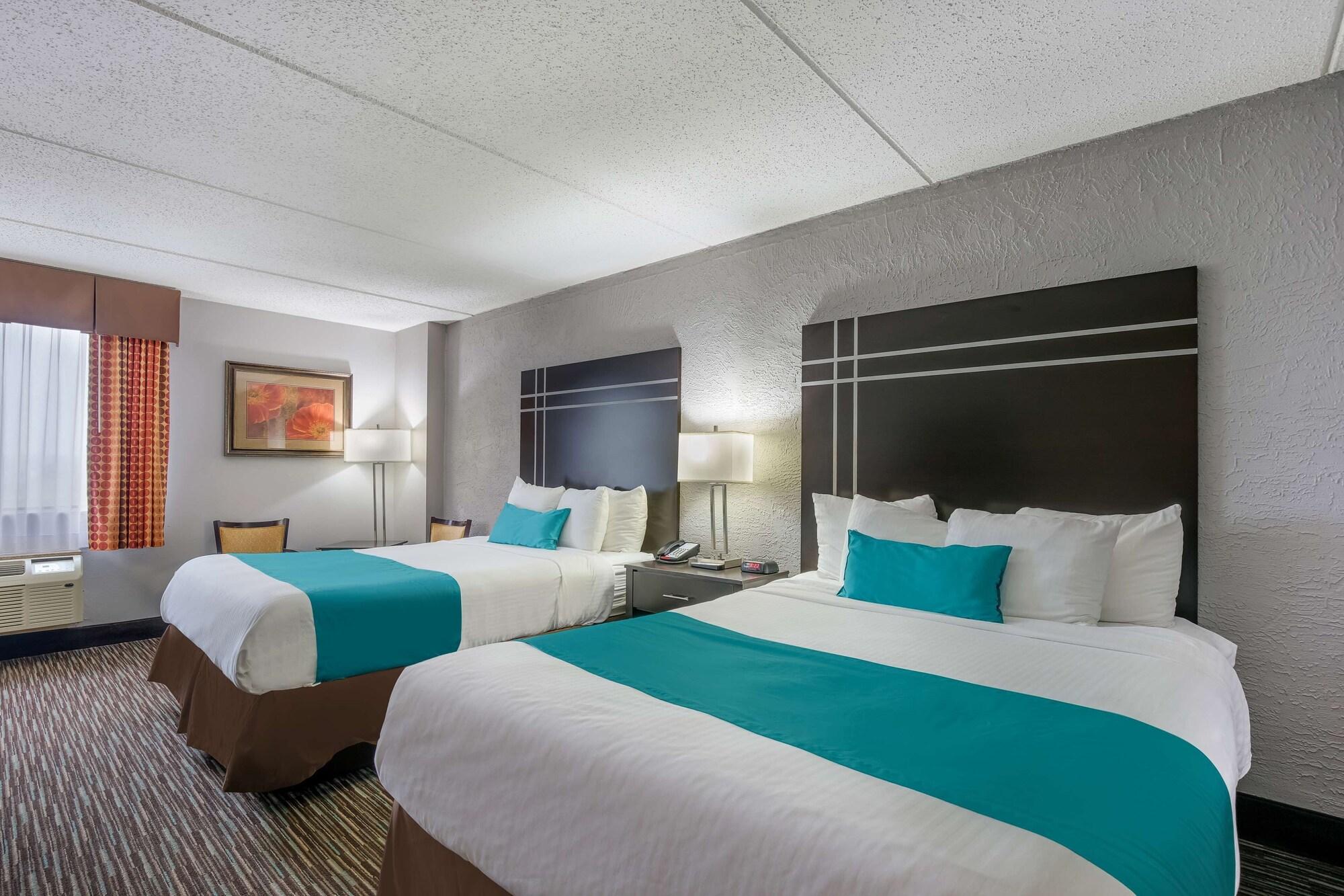 Best Western Waukesha Grand Pewaukee Exterior photo